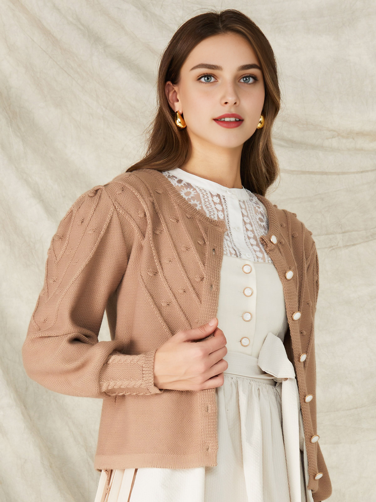Dirndl mit modernem Ausschnitt