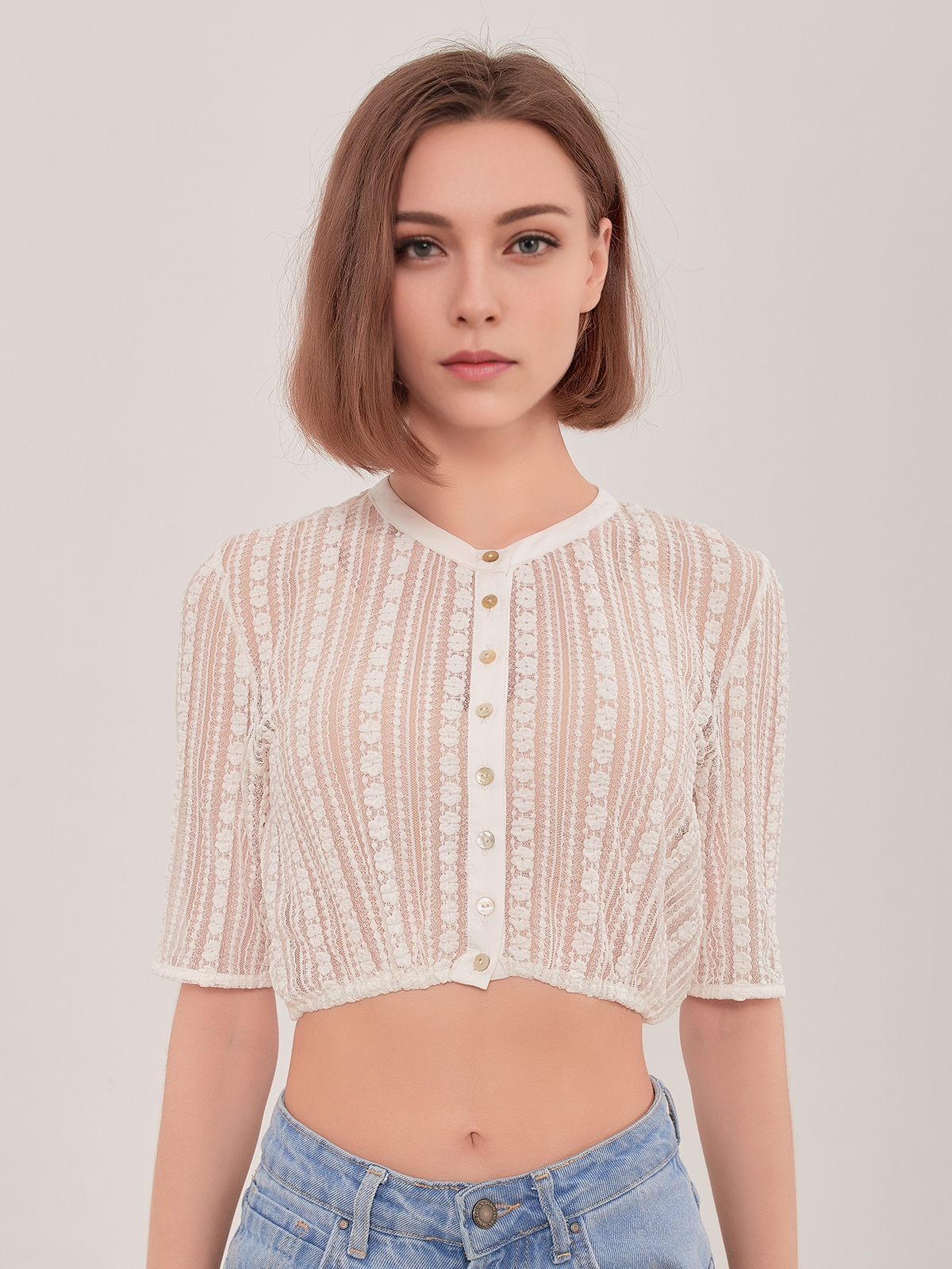 Moderne Dirndl-Bluse in Weiß