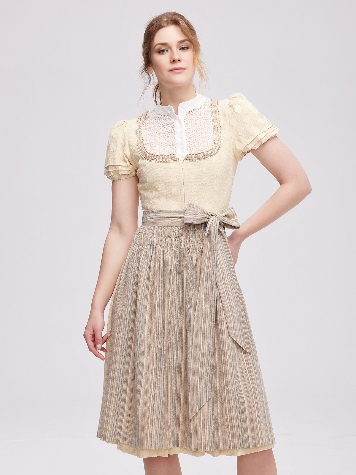 Dirndl samt gelb – ein Blickfang mit Charakter
