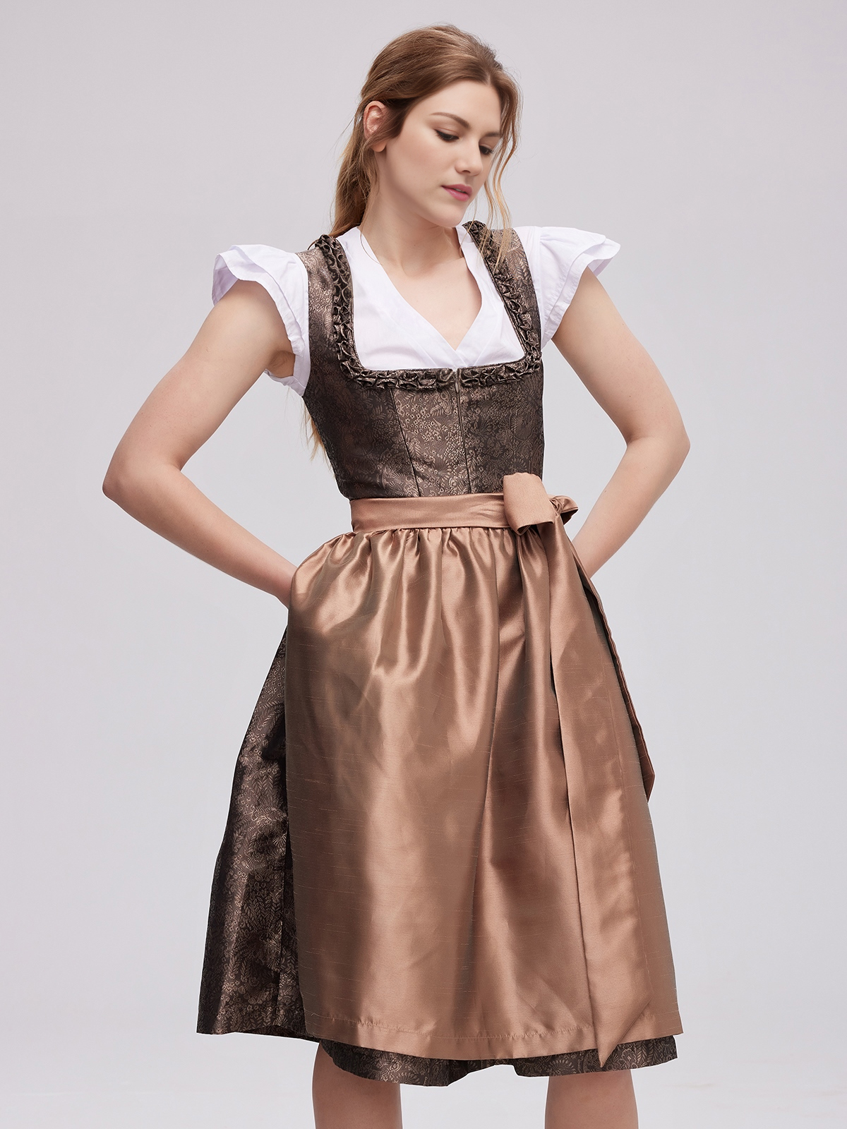 Dirndl in lila Samt