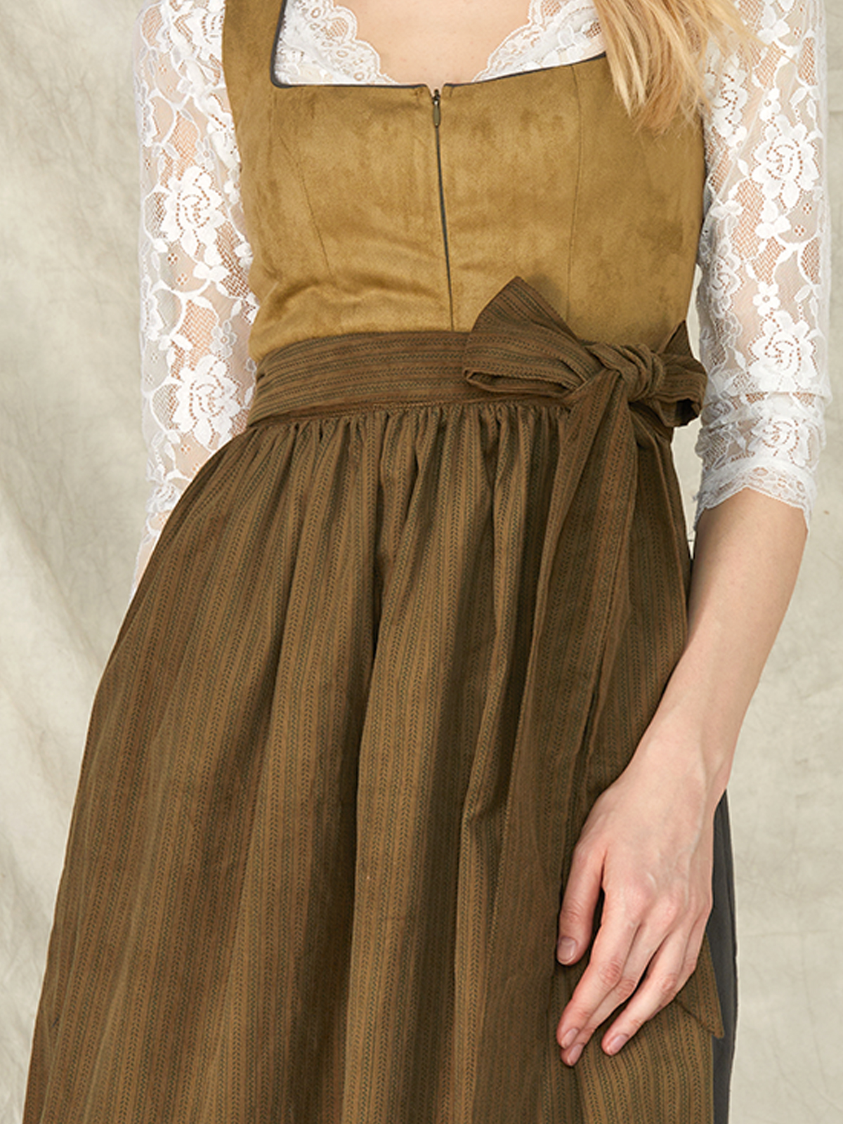 Modernes Dirndl in Grün