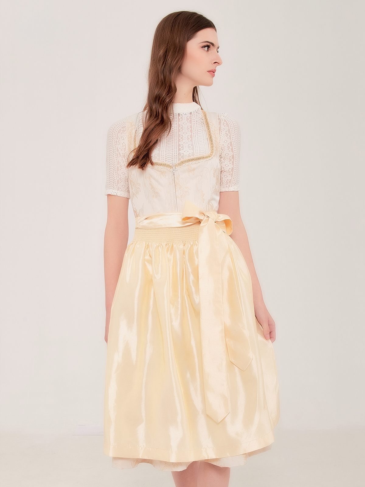 Grünes Dirndl Samt in eleganter Ausführung