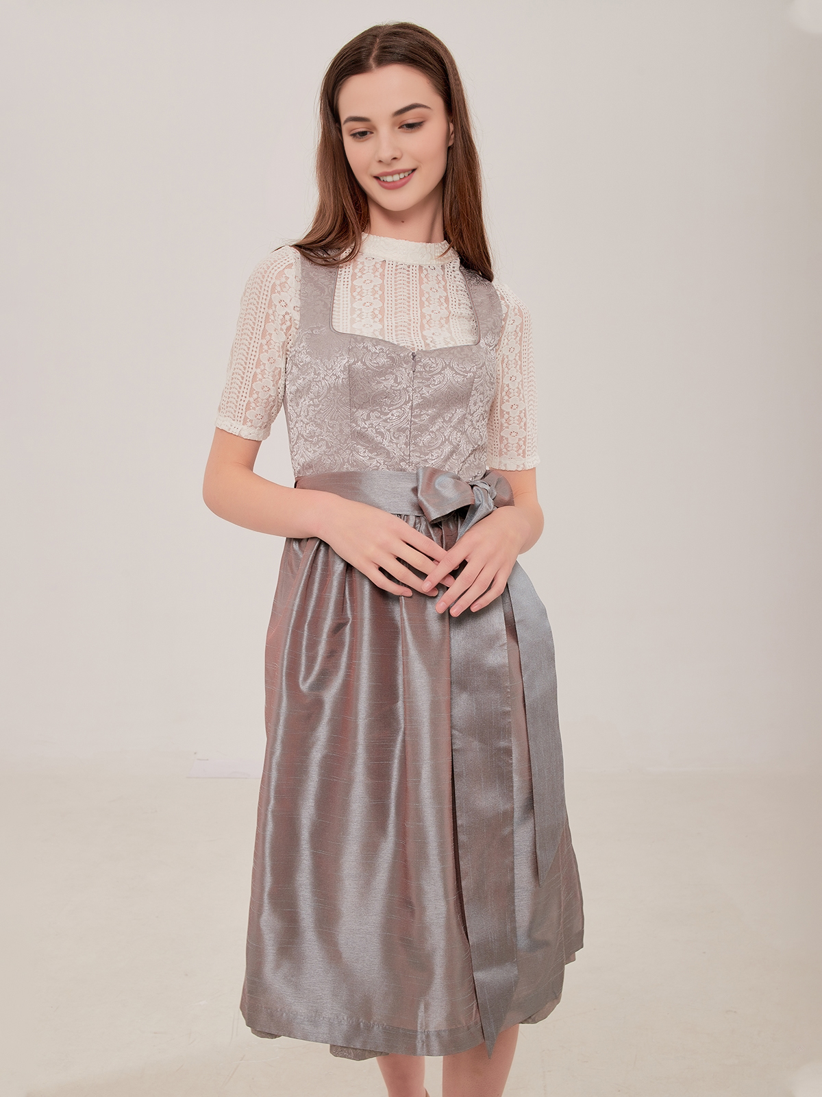 Modernes Dirndl in Grün