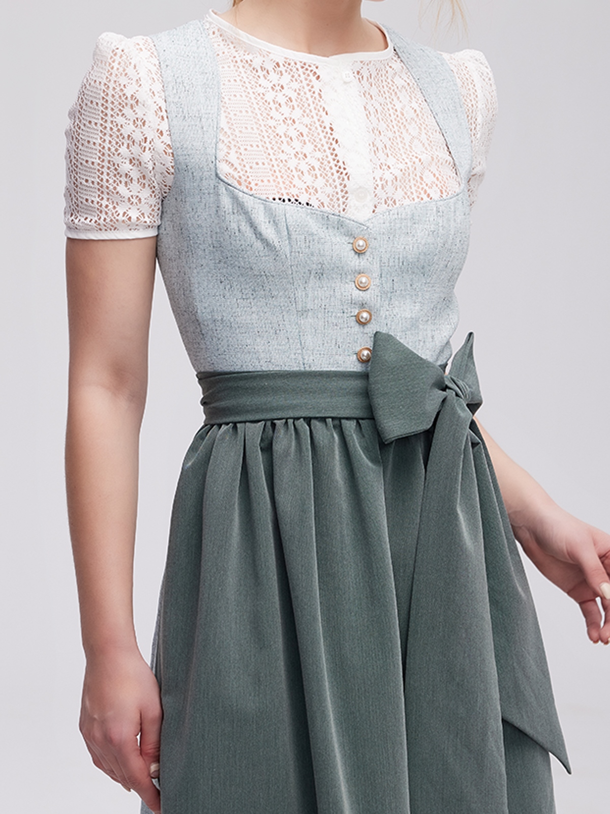 Modernes Dirndl in Grün