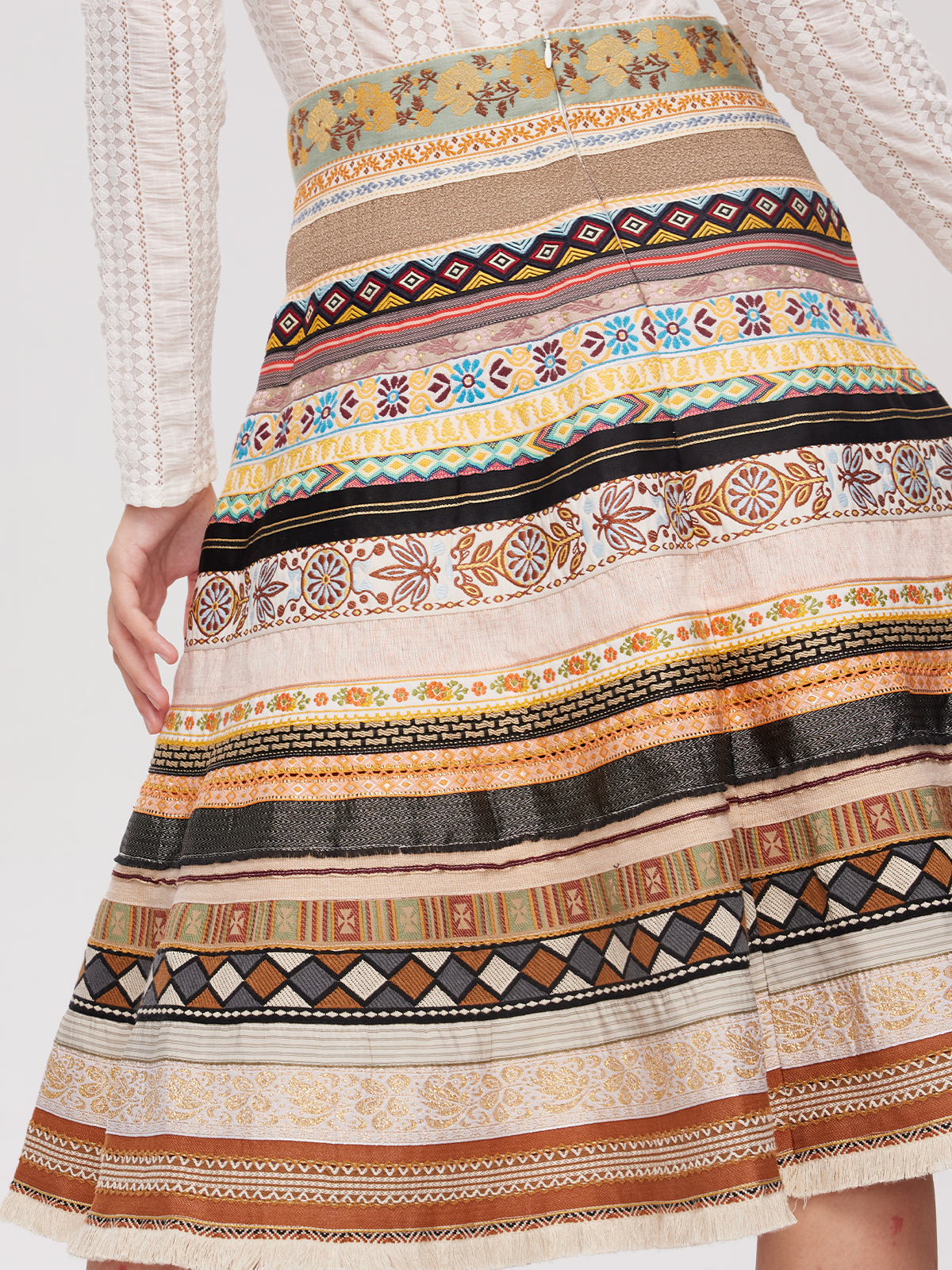 Modernes Dirndl in Gelb