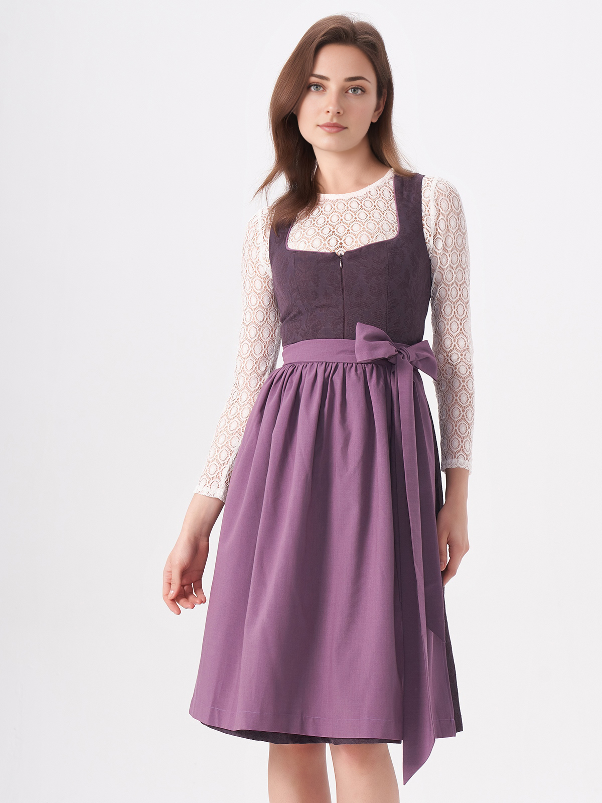 Dirndl mit Ausschnitt in Lila