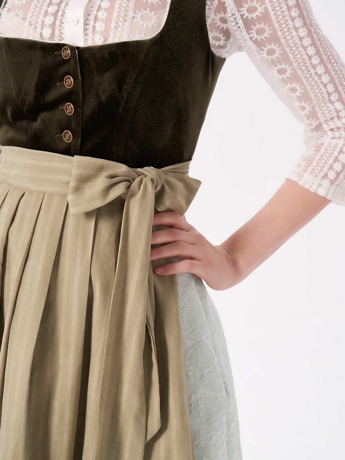 Modernes Dirndl in Grün