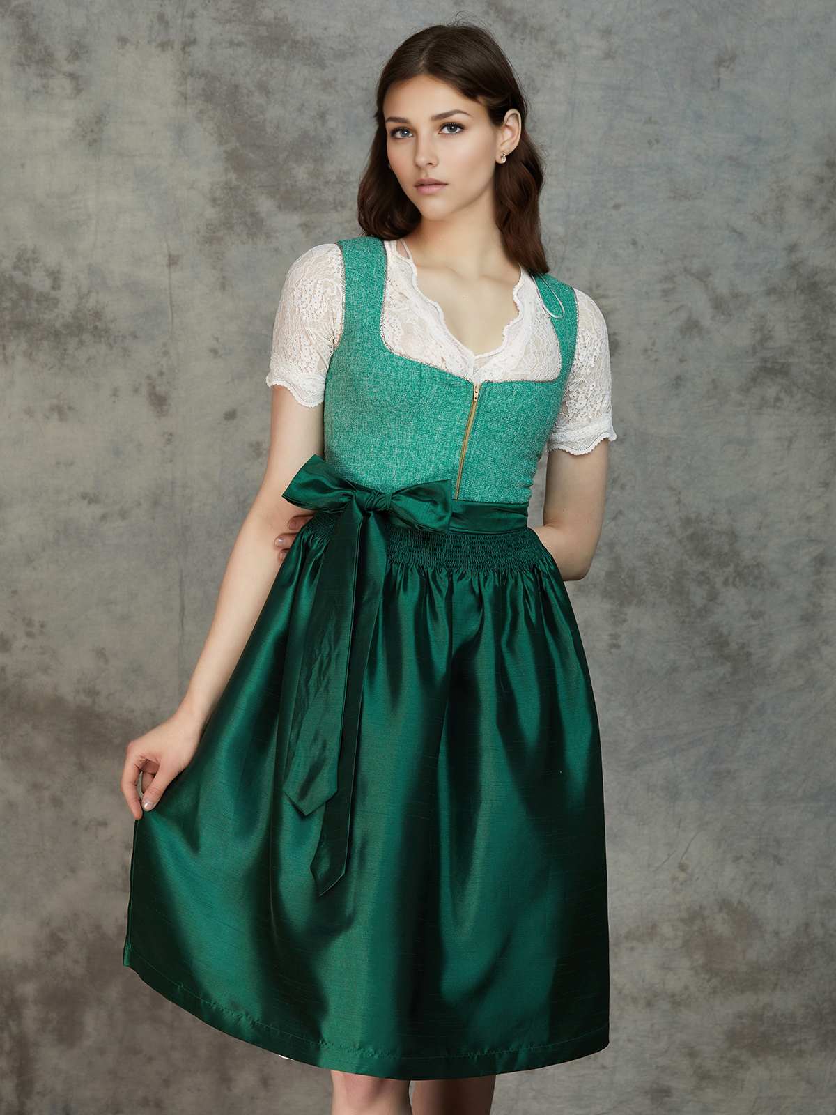 Grün rotes Dirndl mit floralen Details