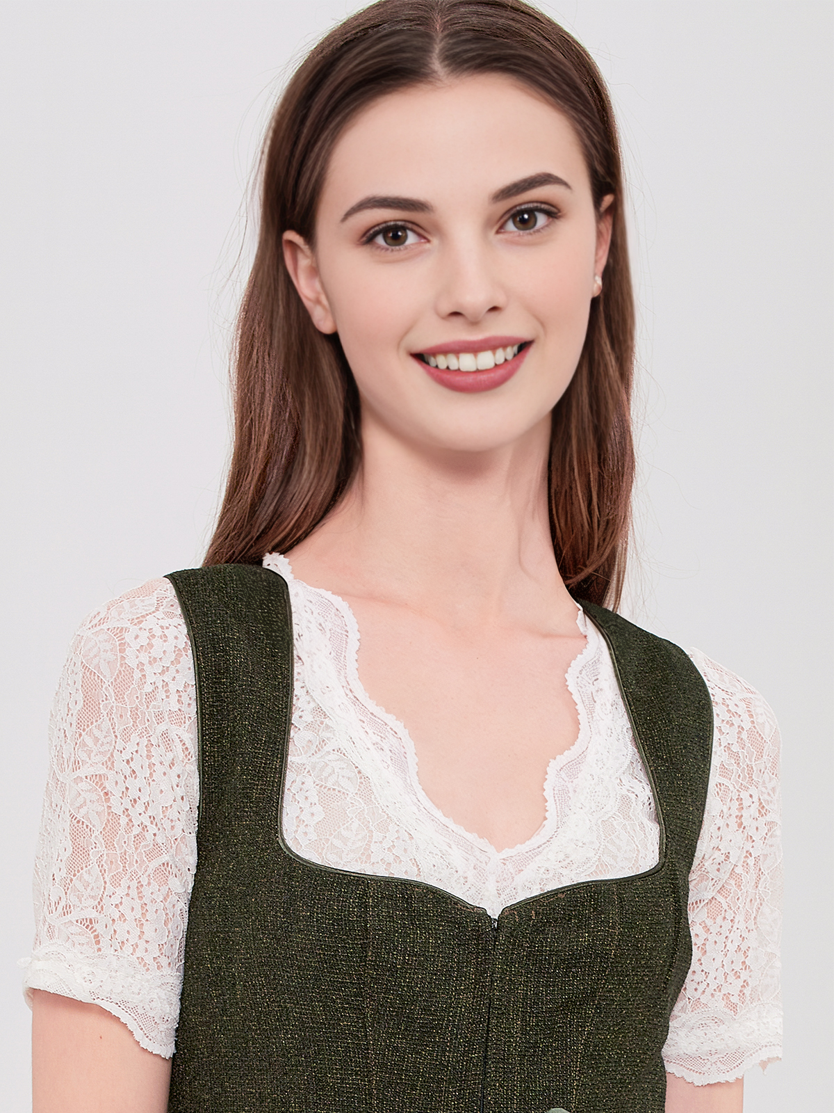 Dirndl Rauchblau in eleganter Pose