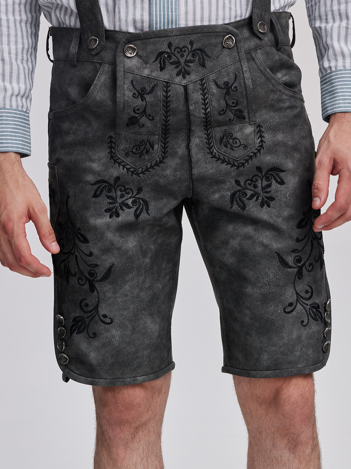 Stylisches graues Lederhosen-Outfit